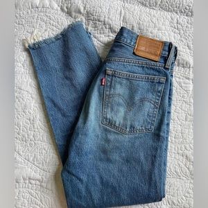 LEVIS WEDGE JEANS- GREAT CONDITION